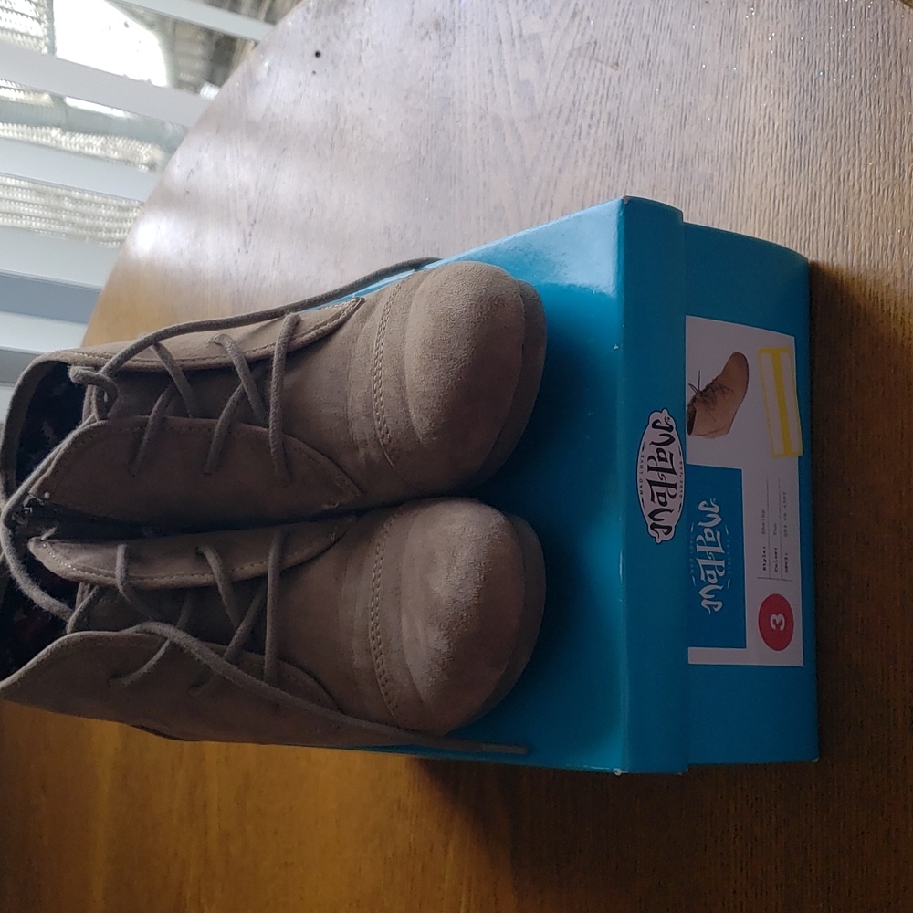 Wedge boots